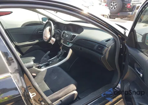 2015 Honda Accord Sport z USA, uszkodzony, nr VIN 1HGCR2F52FA135857